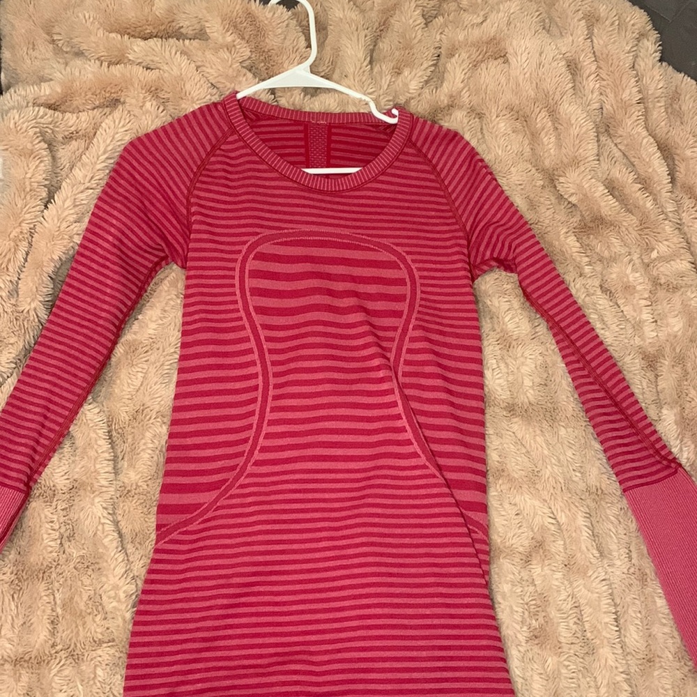 Pink lulu Swiftly Tech long sleeve!